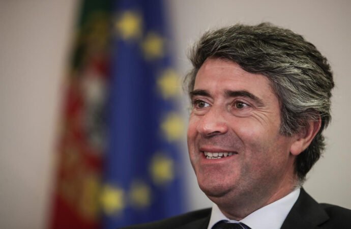 Chefe do PS sinaliza perigos do populismo em encontro de socialistas europeus