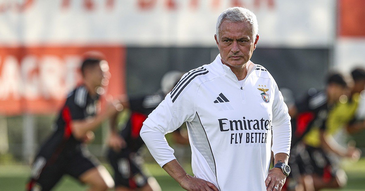 José Mourinho exalta a organização do Benfica: “É uma instituição colossal que continua a me impressionar”