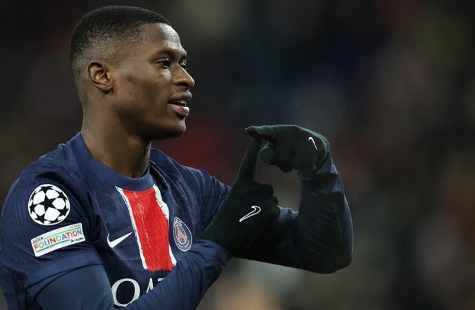 Nuno Mendes neutraliza a promessa do Barcelona: ‘É complicado proteger um atleta como Lamine Yamal com cartão amarelo’