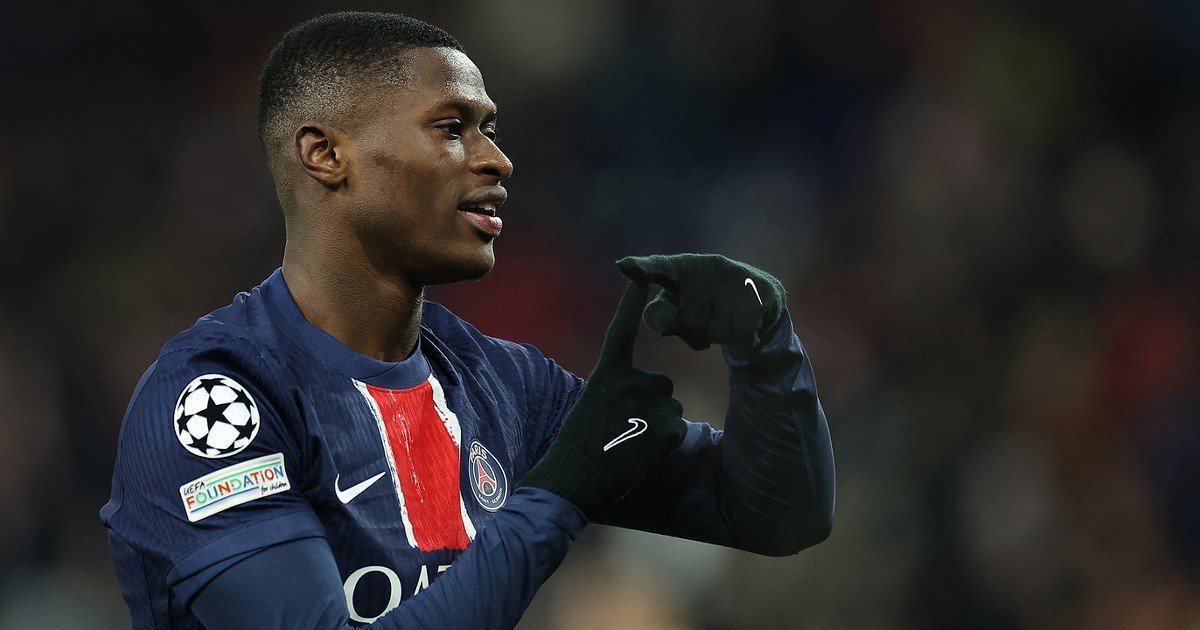 Nuno Mendes neutraliza a promessa do Barcelona: 'É complicado proteger um atleta como Lamine Yamal com cartão amarelo'