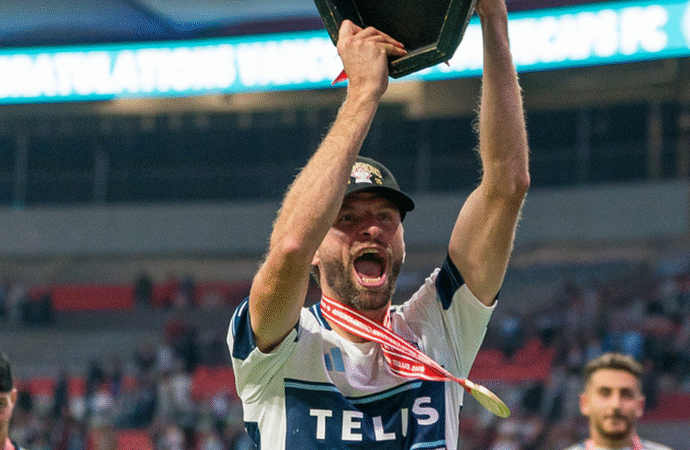 Thomas Müller atinge a marca de 300 gols na carreira, adiciona mais um troféu ao seu currículo e se torna o jogador alemão com mais conquistas na história.