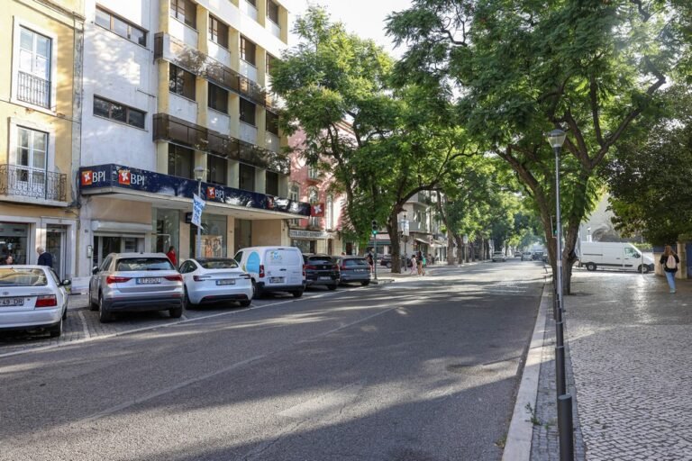 Estrada 5 de Novembro com tráfego restrito