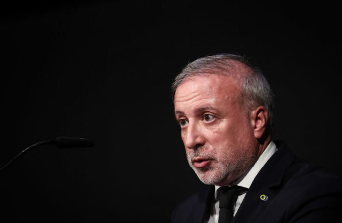 Diretoria da Carris entrega postos e Moedas consente