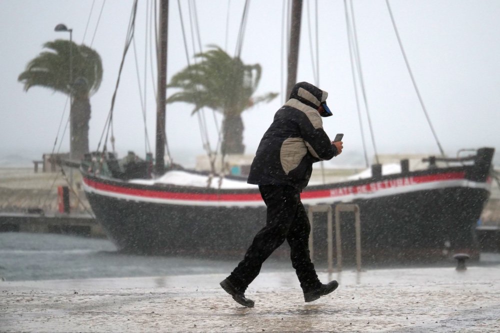Expectativa de chuvas intensas e ventos robustos