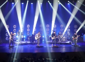 Show de Os Quatro e Meia lota o Fórum Luísa Todi