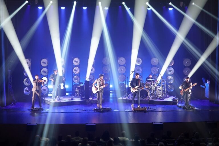 Show de Os Quatro e Meia lota o Fórum Luísa Todi