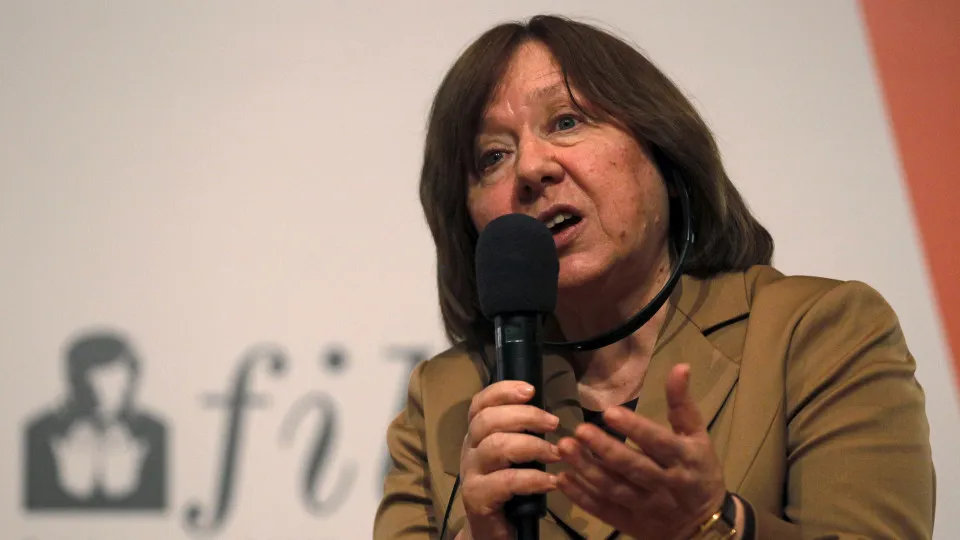 Alexievich critica a morosidade no apoio à Ucrânia e adverte os portugueses sobre populistas