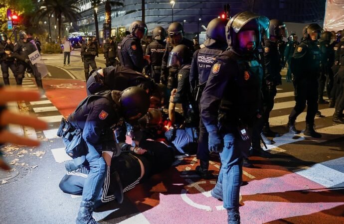 Espanha: Cinquenta presos, feridos e alta agitação após intervenção policial em manifestação a favor da Palestina