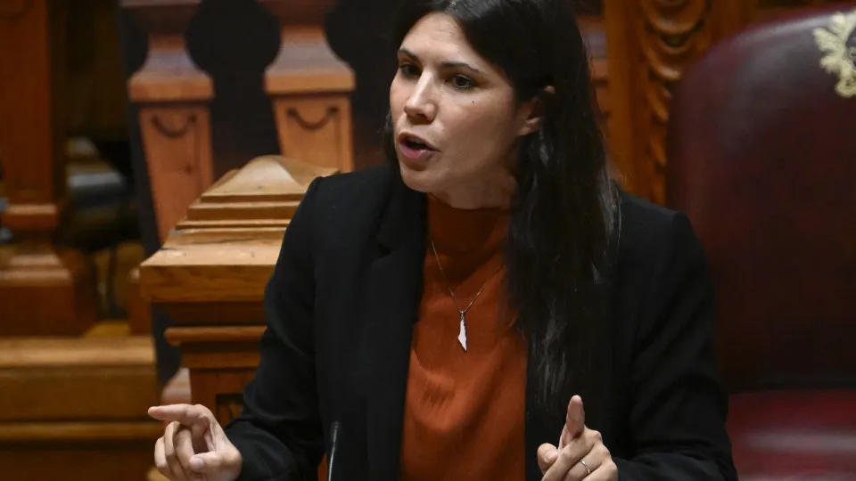 Líder do BE critica PSD, Chega e PS por "jogo arriscado" e "farsas" - PPulse