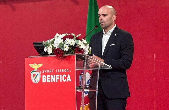 Ninguém reconhece um Benfica que domina, triunfa e exige respeito