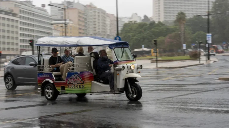 Lisboa, Setúbal e Santarém sob alerta laranja até às 21:00 por causa da precipitação