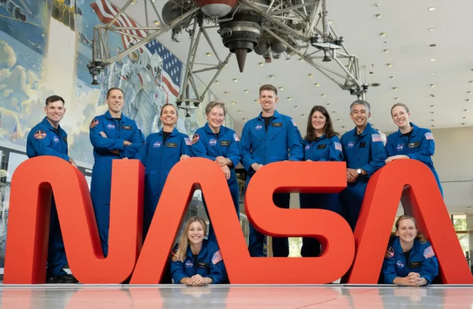 10 indivíduos que superaram 8.000 concorrentes para se tornarem candidatos a astronauta da NASA