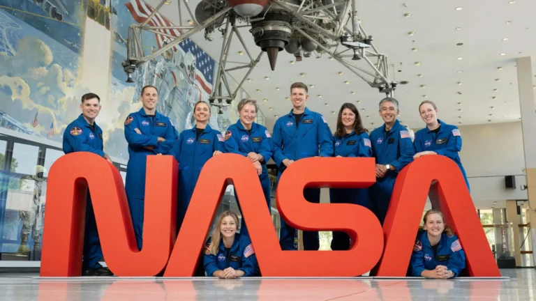 10 indivíduos que superaram 8.000 concorrentes para se tornarem candidatos a astronauta da NASA