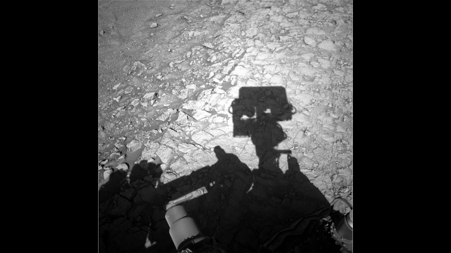 Rover Curiosidade da NASA revela impressionantes características de formações rochosas extraterrestres