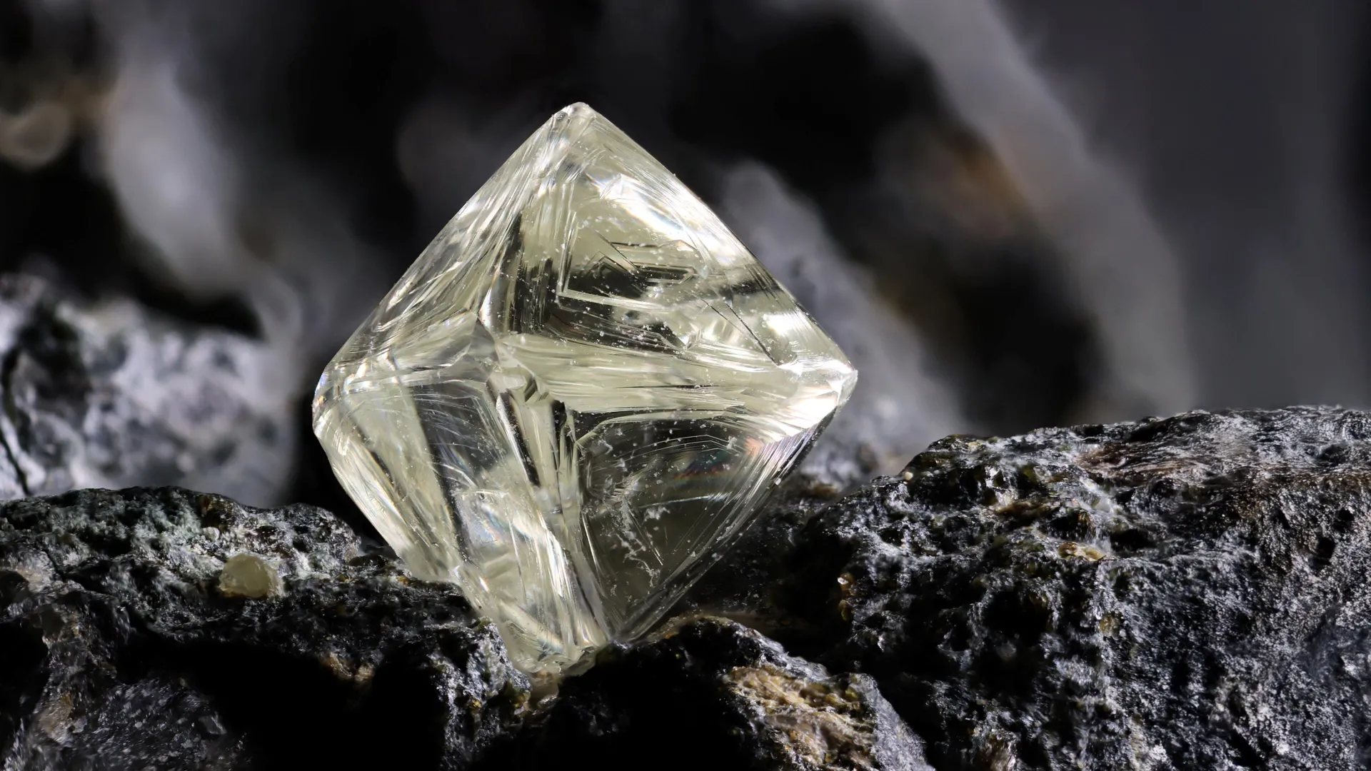 Cientistas desvendam o segredo explosivo de como os diamantes emergem à superfície