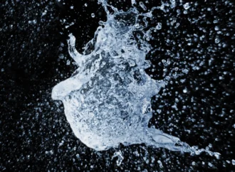 Pesquisadores finalmente desvendam o estado oculto da água que é simultaneamente sólido e líquido.