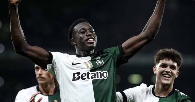 Salvador Blopa se destacou como o atleta mais novo a marcar dois gols na primeira partida pelo Sporting.