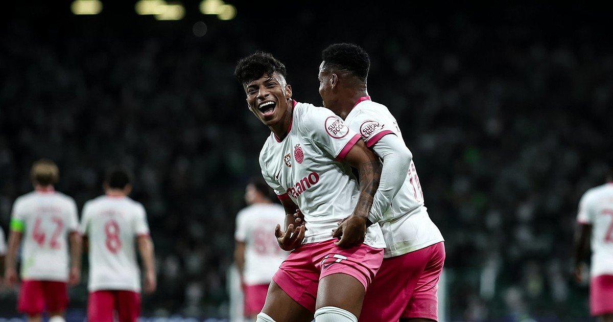 O treinador solicitou que eu avançasse e apoiasse o time