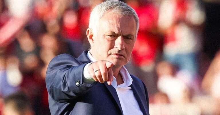 Mourinho destaca duelo com o Ajax: 'Ambas as equipes enfrentam pressão'