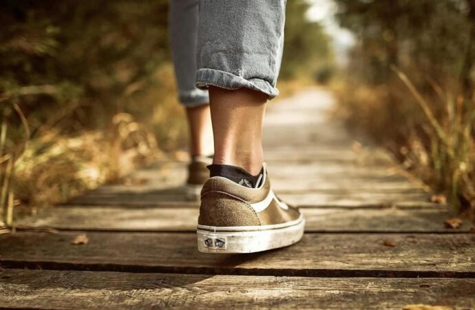 Caminhadas breves não são suficientes: exercícios prolongados são superiores para o coração, aponta pesquisa.