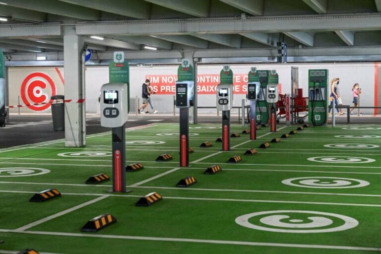 Rede Energética Plug & Carregamento com 1.000 estações em mais de 200 estabelecimentos