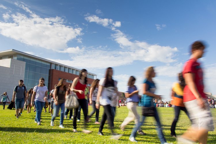Cerca de cem organizações apresenta-se e recruta na Universidade de Aveiro
