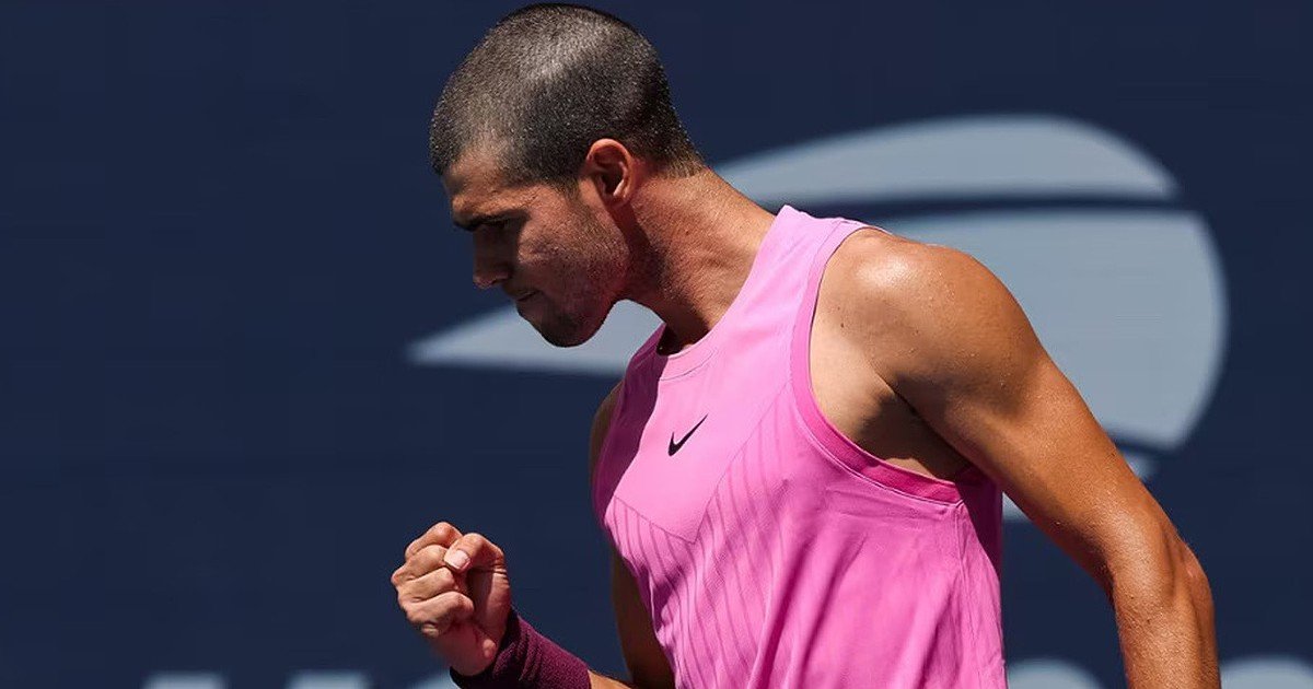 Finais do ATP: Alcaraz conquista 2ª vitória sobre Fritz. Musetti se recupera, vence De Minaur e permanece na corrida pelo avanço.