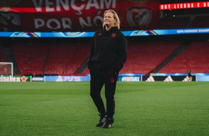 Técnica do Twente prevê confronto com Benfica: ‘Uma vitória aqui seria inesperada’