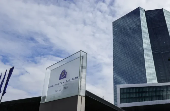 BCE avaliou que dez bancos da zona do euro apresentavam insuficiência de reservas.