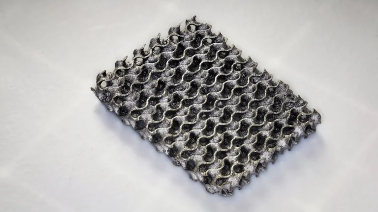 Cientistas cultivam metal ao invés de imprimir em 3D — e é 20x mais resistente.