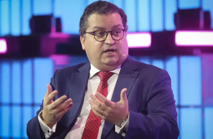 Menos burocracia e mais mão de obra: assim Portugal pode se desenvolver.