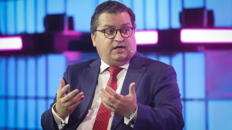 Menos burocracia e mais mão de obra: assim Portugal pode se desenvolver.