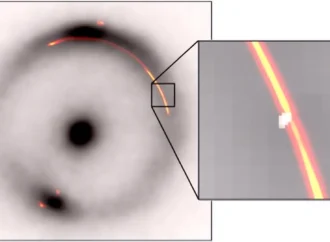 Um enigma colossal de um milhão de massas solares descoberto à espreita no espaço profundo