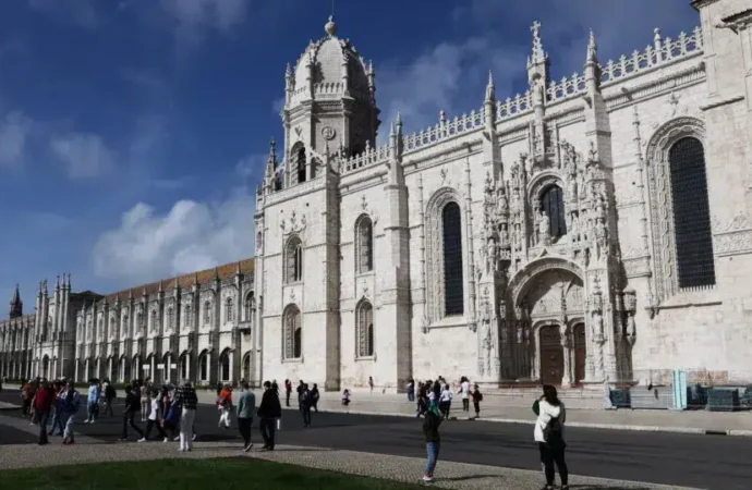Greve fecha pelo menos 10 museus e monumentos nacionais em todo o país.