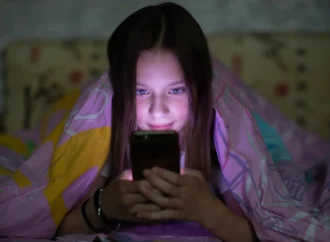 Excesso de tempo frente às telas pode prejudicar o coração das crianças