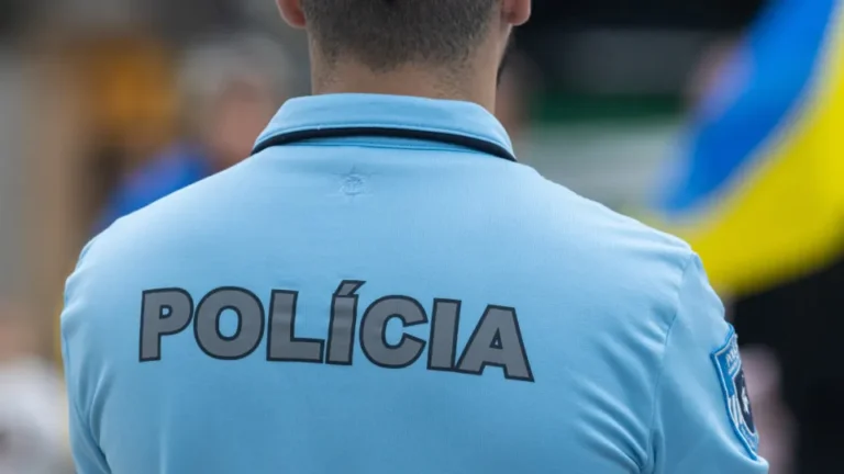 Duas mulheres acusadas de extorquir idosa de 76 anos são presas pela PSP - PPulse