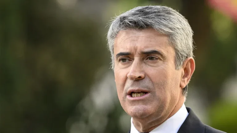 Decisão inadequada." Carneiro condena a retirada de recursos do PRR para a Saúde.