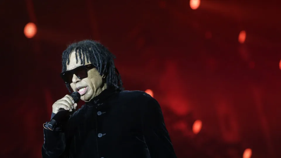 Cinco Décadas de Trajetória: Djavan se Apresentará em Lisboa em 2026.