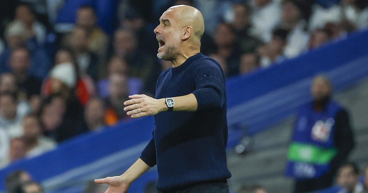 Pep Guardiola manda recado aos atletas do City: "Voltamos no dia 25 e estarei presente para verificar quantos quilos cada um adquiriu