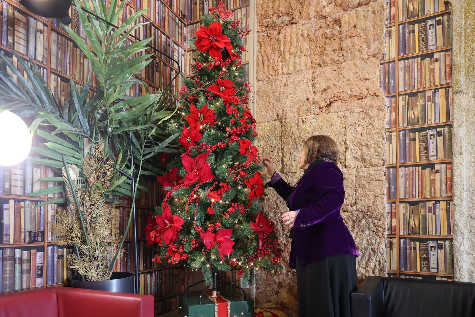 Edifícios públicos enfeitam-se para as festas com o talento dos colaboradores