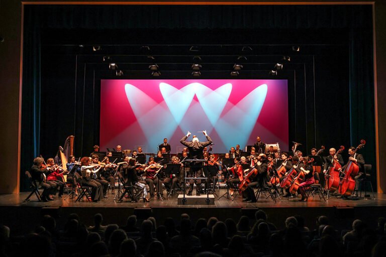 O Réveillon inicia com danças e ritmos