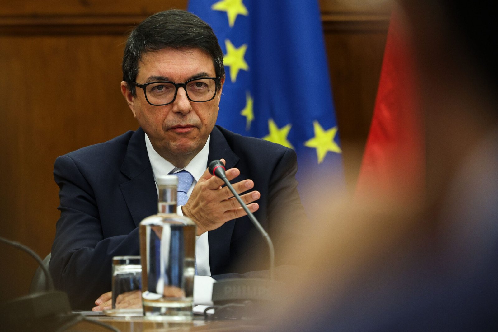 Gestor do Serviço Nacional de Saúde revela que existem aproximadamente 2.800 internações incorretas nas unidades hospitalares