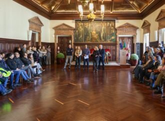 Líder Expressa Saudações Festivas aos Colaboradores