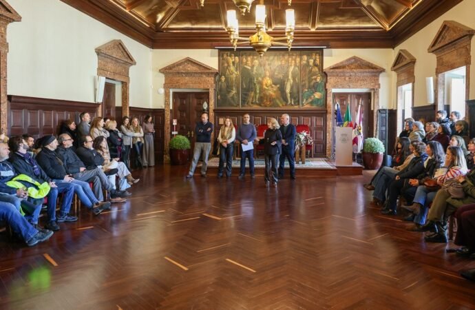 Líder Expressa Saudações Festivas aos Colaboradores