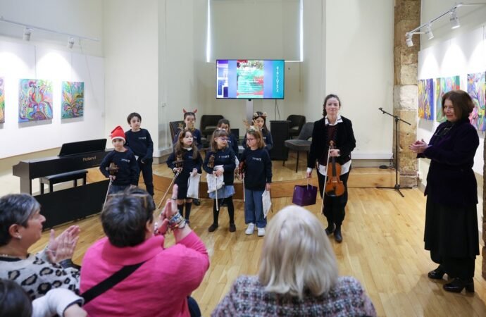 Biblioteca Troca Tradições Festivas