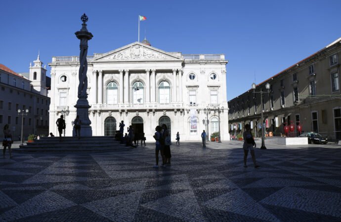 Câmara Municipal de Lisboa corta despesas para 2026, mas eleva aportes financeiros
