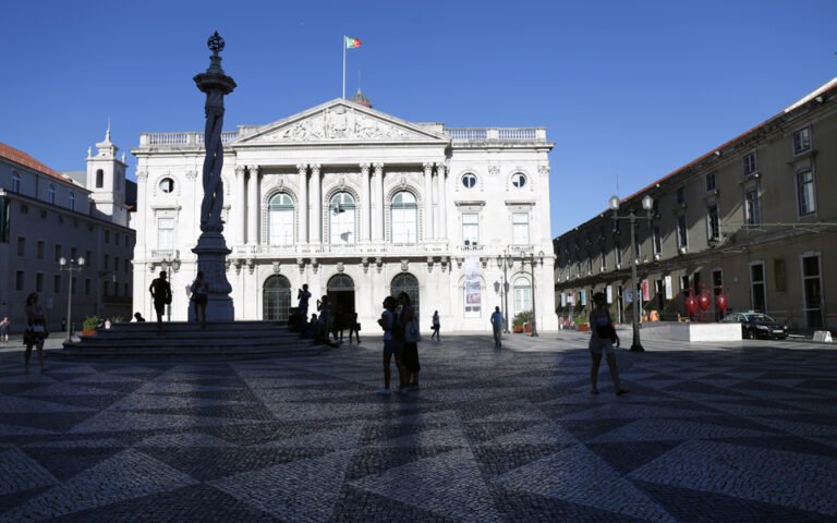 Câmara Municipal de Lisboa corta despesas para 2026, mas eleva aportes financeiros