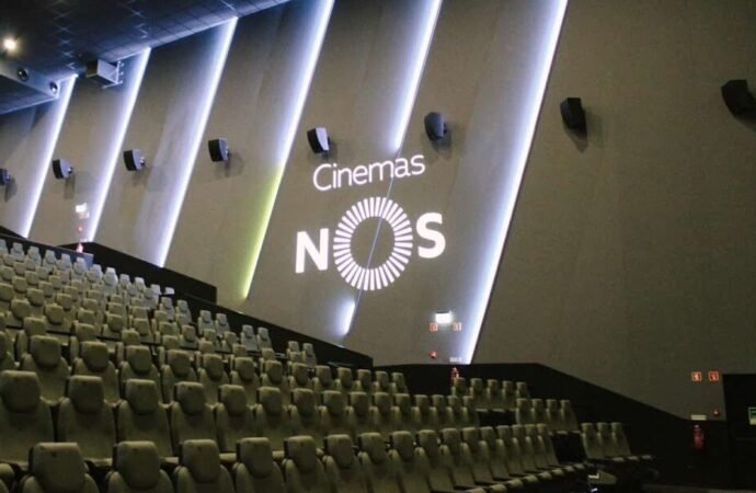 Cinema nacional registra queda de 32% no público em novembro comparado a 2024.