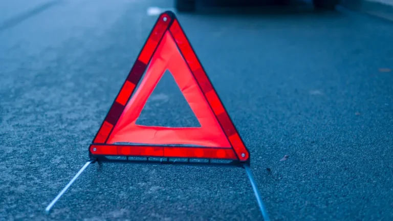 Acidente entre caminhão e veículo resulta em fatalidade e ferido em Grândola