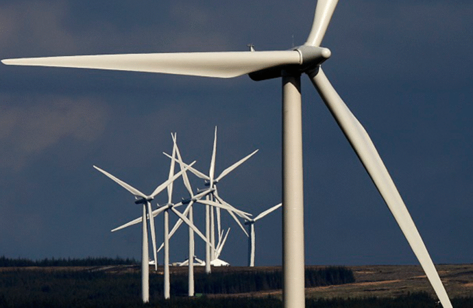 Juíza federal americana revoga decisão de Trump que interrompia projetos eólicos